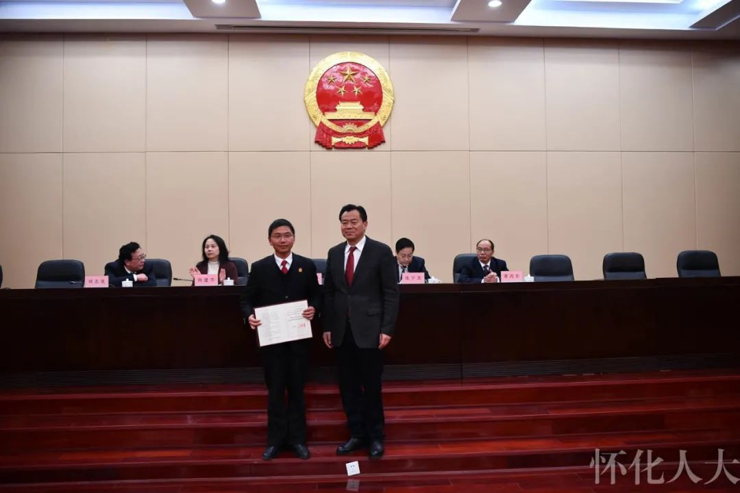 ​市五届人大常委会举行第四十次会议