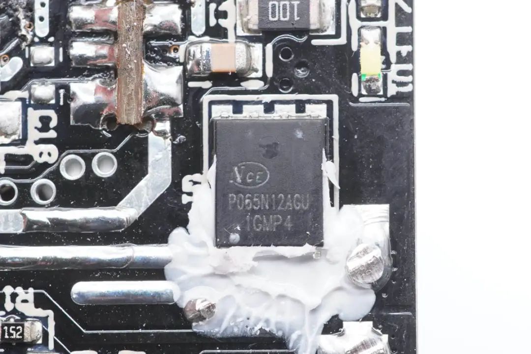 加油中国芯！拆解一款国产GaN器件的65W氮化镓快充