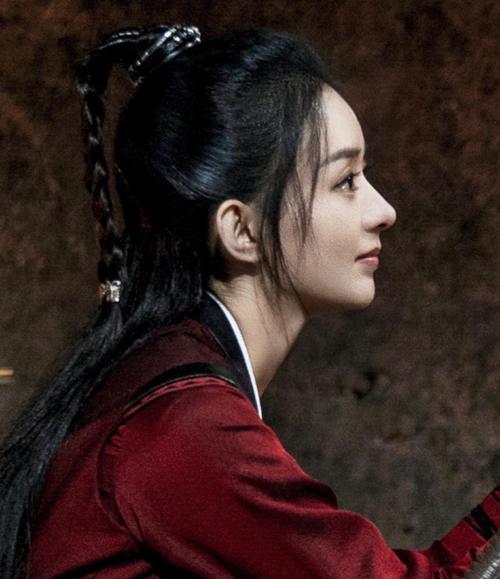 王牌6关晓彤cos赵丽颖“周翡”，同款造型，腰围