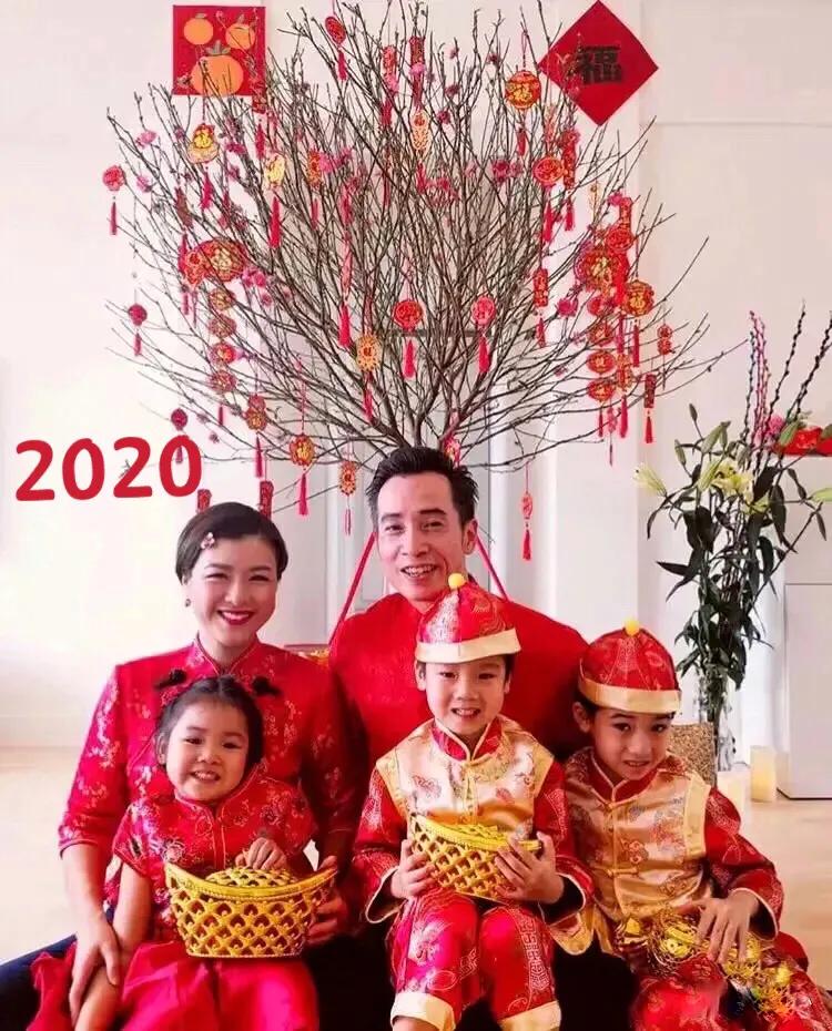 陳茵媺連續4年拍同款新年全家福，一家五口幸福美滿惹人羨