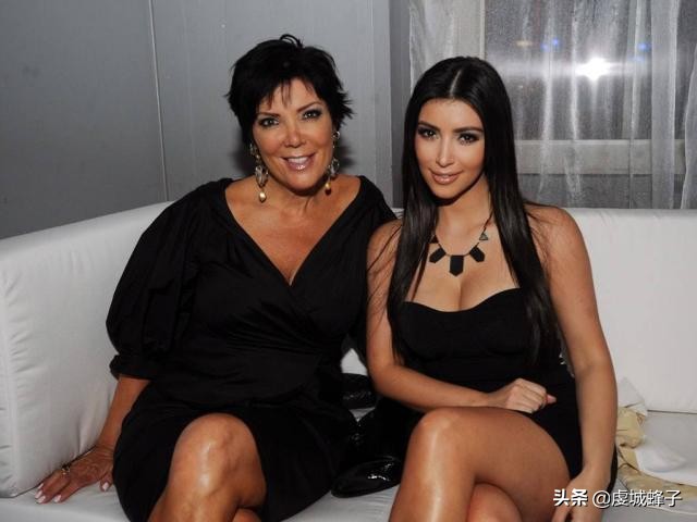 辣眼睛！64岁卡戴珊老妈晒接吻照，39岁黑人男友