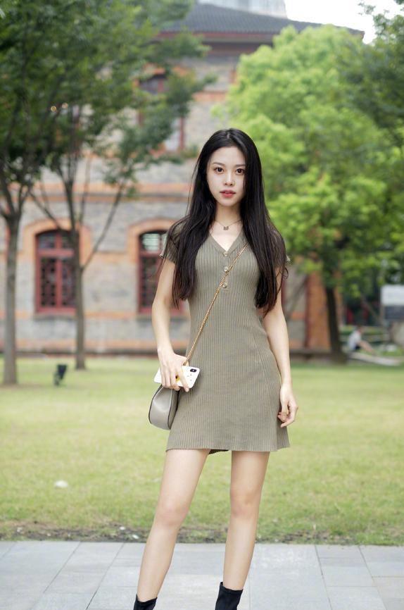 美女穿搭：迷茫时像一只漂泊太久的船，彼岸浓