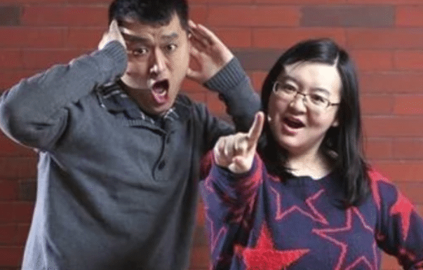 还记得那个被郭德纲淘汰的“相声博士”吗？现