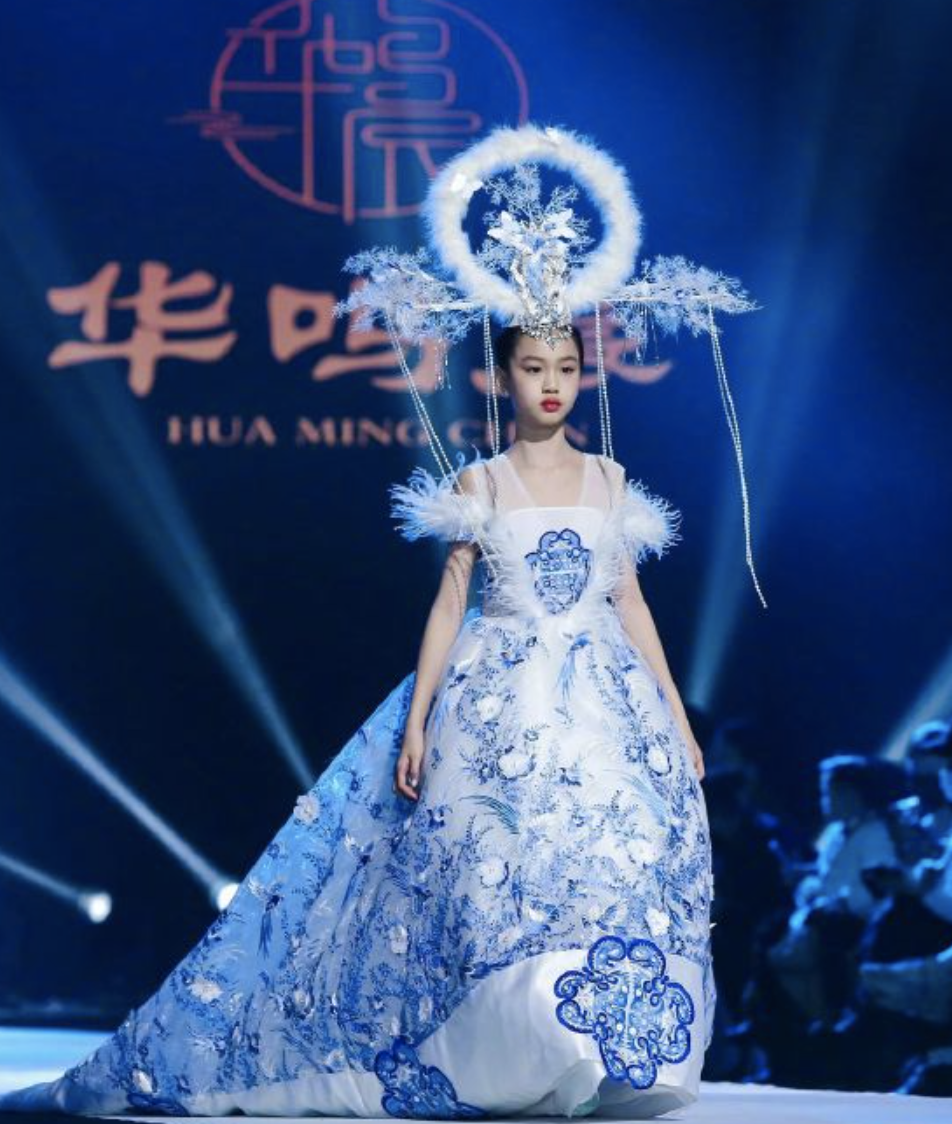 10位星二代小公主走秀，個個都是精緻萌娃，顏值氣場比父母還能打