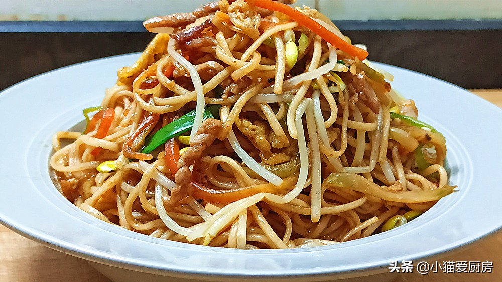 炒麵條這樣做味道不錯還營養，有肉有菜，孩子連吃2碗沒有夠