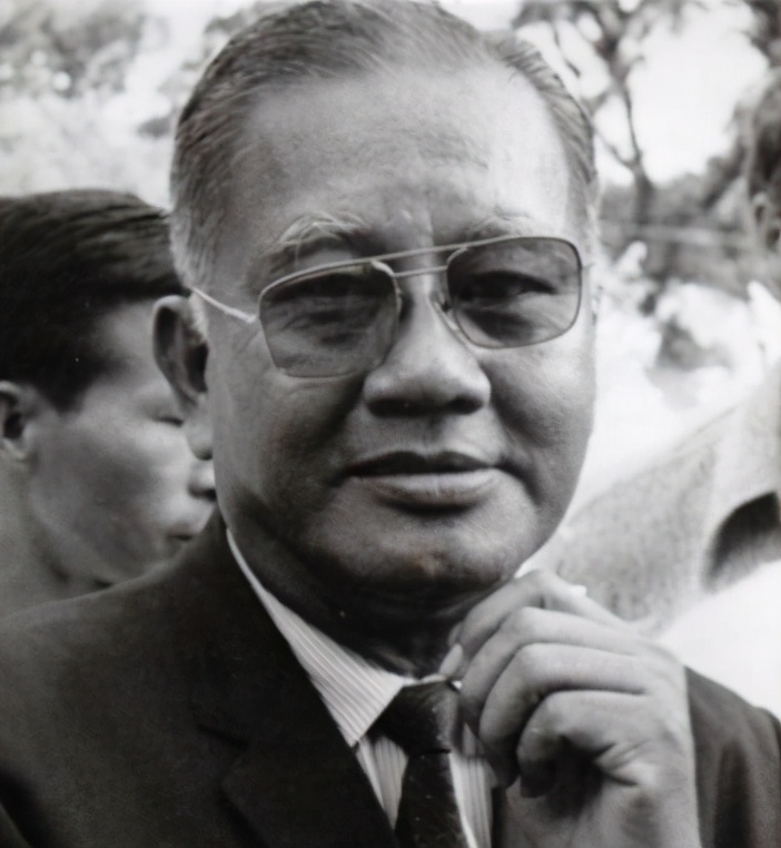 ��Խ��ͳ��ͥ��֮��������������������������������װ�׳���