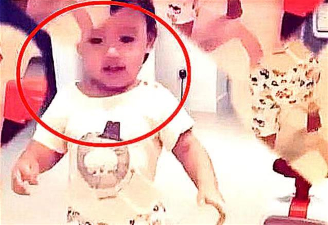 张柏芝三儿子曝光，颜值比2位哥哥高，网友：生