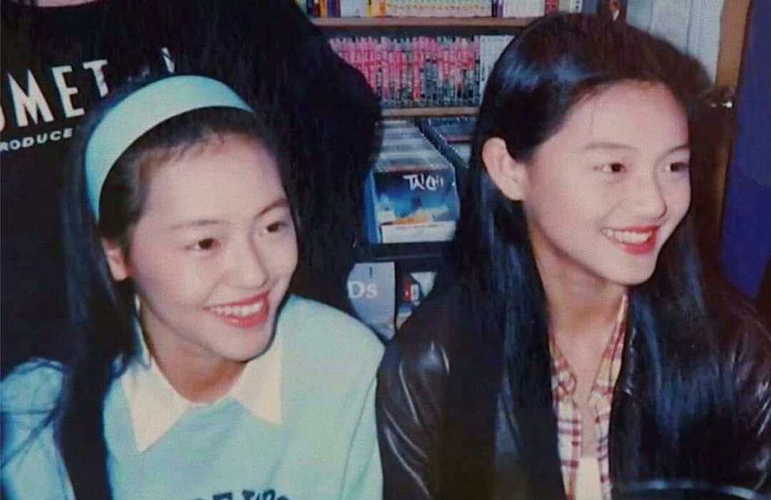 大小s久違同框，姐妹倆剪同款髮型笑容相似，越來越像雙胞胎