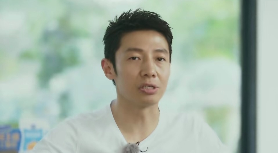 撒贝宁综艺倒苦水，与妻子李白育儿有分歧：她放任娃舔地面啃拖鞋