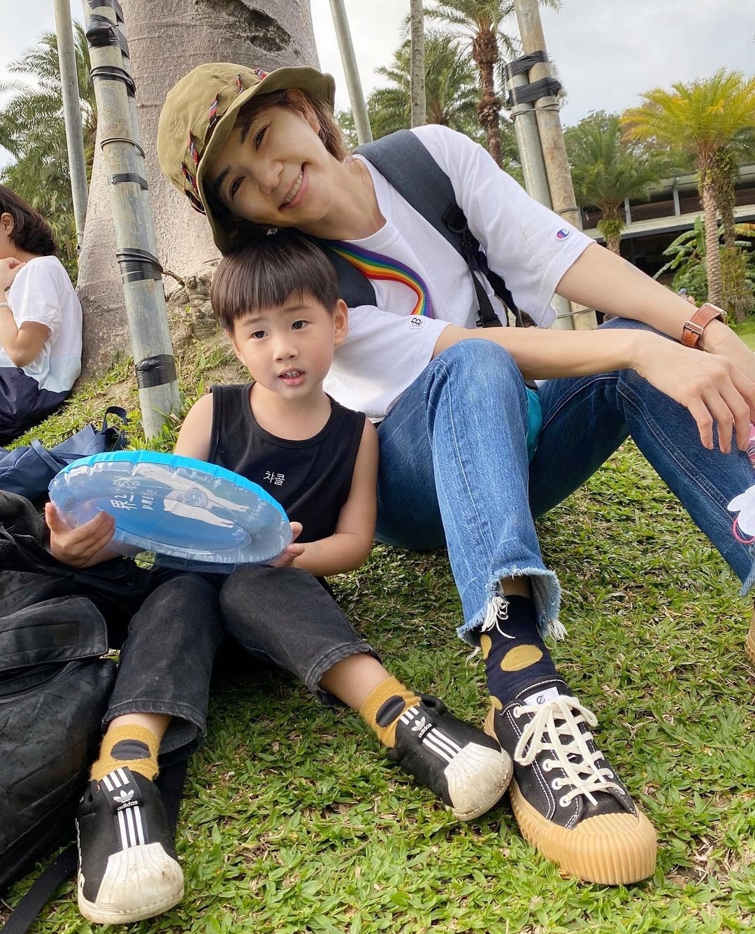 Ella曝光生產過程後，和老公陪兒子參加親子旅遊，直呼很治愈