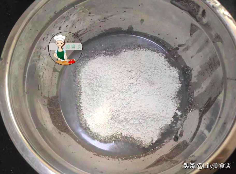 夏天，这蒸糕常做给家人吃，一拌一蒸，爽滑筋道香甜，营养不上火