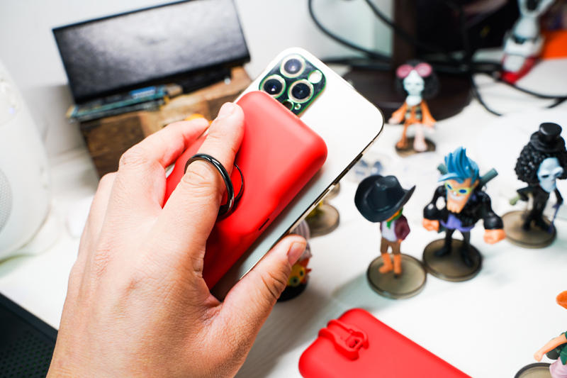 这才是iPhone充电最佳的姿态！iWALK变色龙充电宝评测