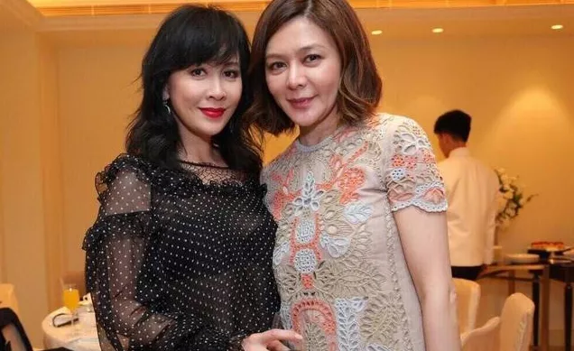 娱乐圈塑料姐妹情:钱可以一起挣,饭可以一起吃,但老娘必须最美