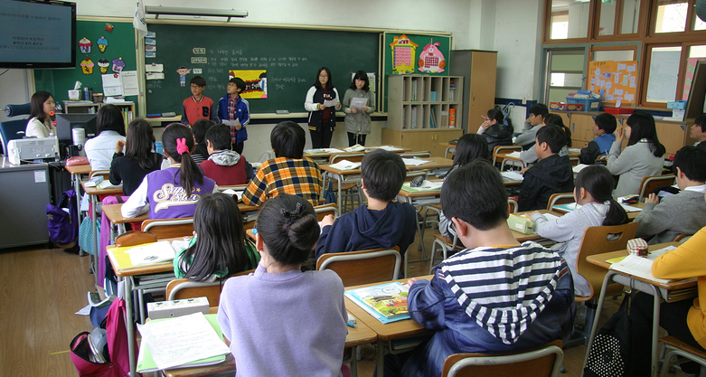 “取消英语”主课地位，各方意见不一，91岁老教授出面表明立场