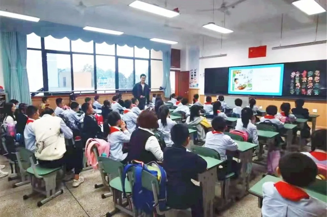 绘本点亮课堂 阅读润泽梦想——双流实小外国语学校数学组教研活动