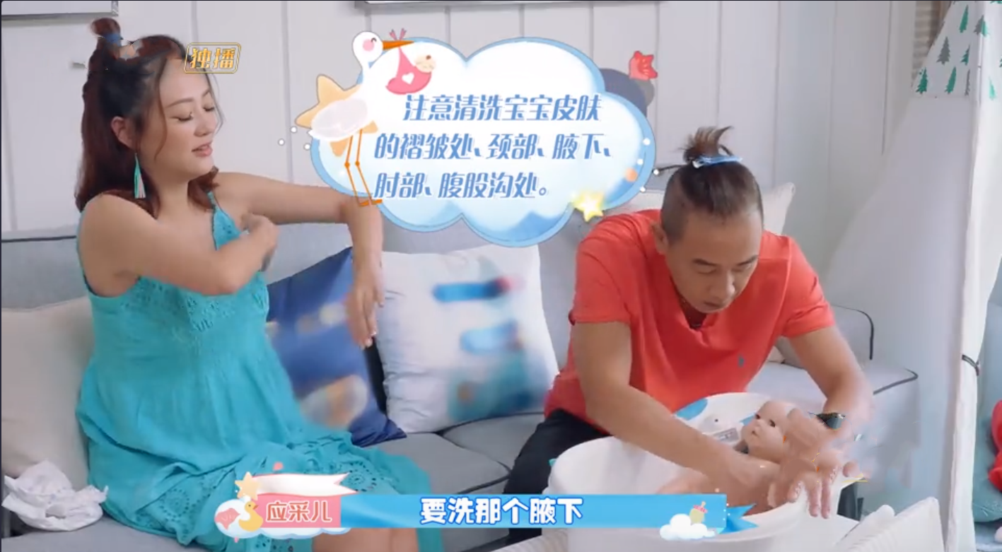 陳小春奶爸模擬考試，脫不下娃娃和尚服說別生了，應采兒說太遲了