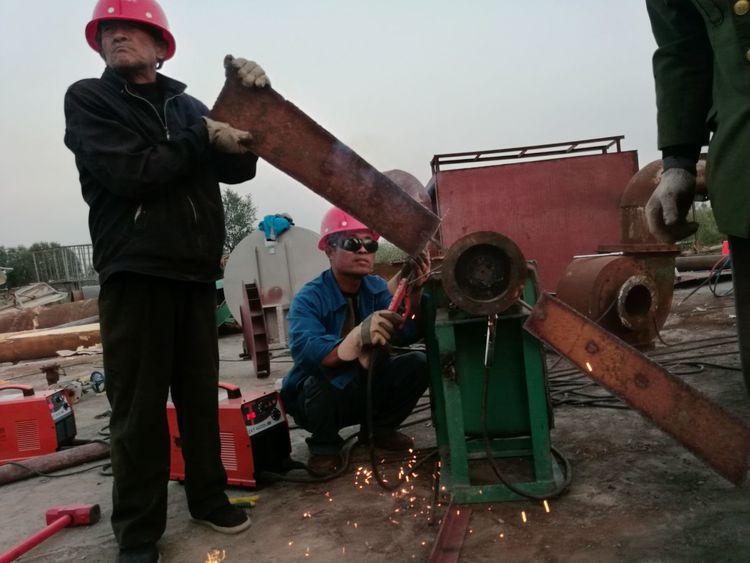 中国著名雕塑家邱天老师告诉您：钢铁装置雕塑是怎么做成的！（三）