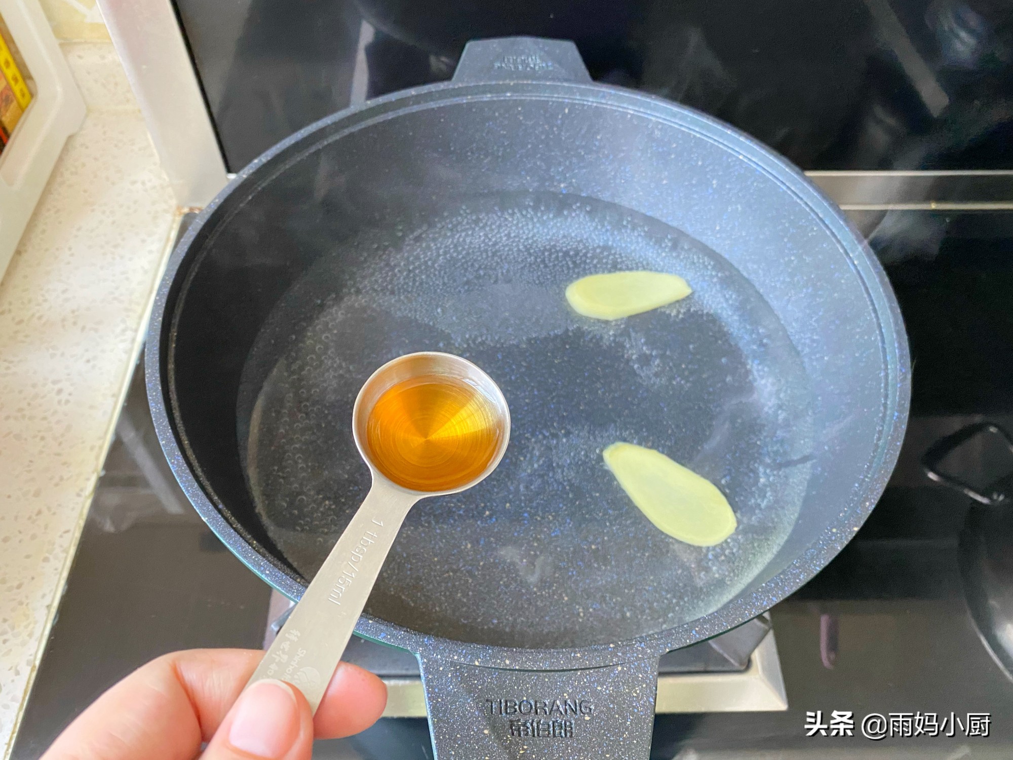 白灼大蝦做出來又老又柴？ 第1步就做錯了，難怪做好又腥又難吃