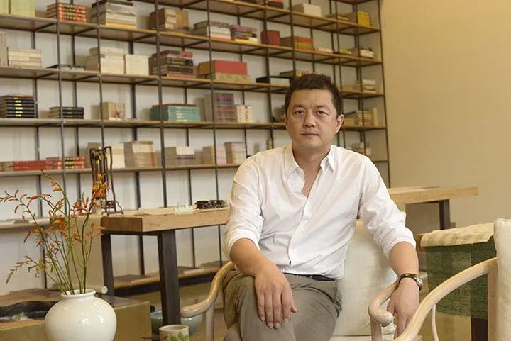 李亚鹏跌落神坛：曾豪掷7.8亿拿地，今下跪躲债4000万