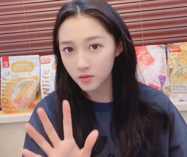 别人早餐都喝豆浆牛奶，看清关晓彤早餐吃啥，刷新对女明星认知