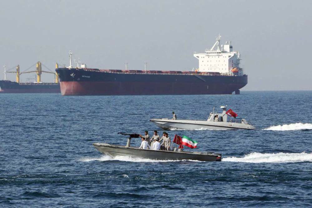 大批美舰出海围堵东方油轮, 军方下令弹道导弹起