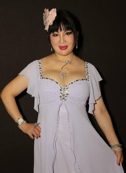 被譽為“中國第一美婦”，連克林頓都敗在其裙下，70多歲這般模樣