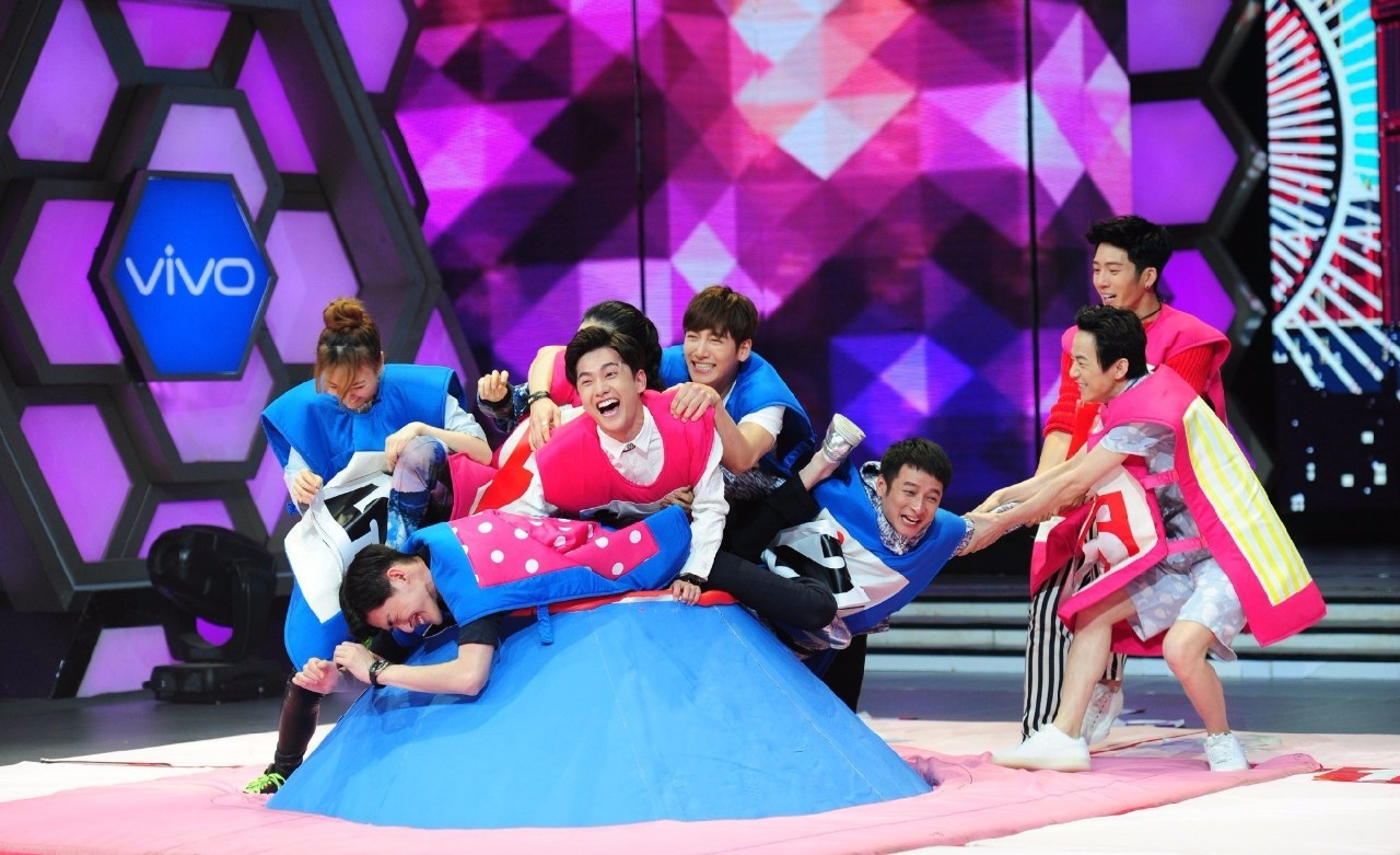 如果你快乐的话要看快乐大本营，不快乐的话更