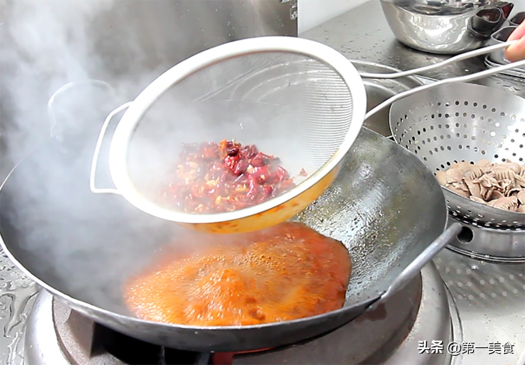 飯店的椒麻腰花為啥無腥味，原來處理腰花有竅門，大廚教你這樣做