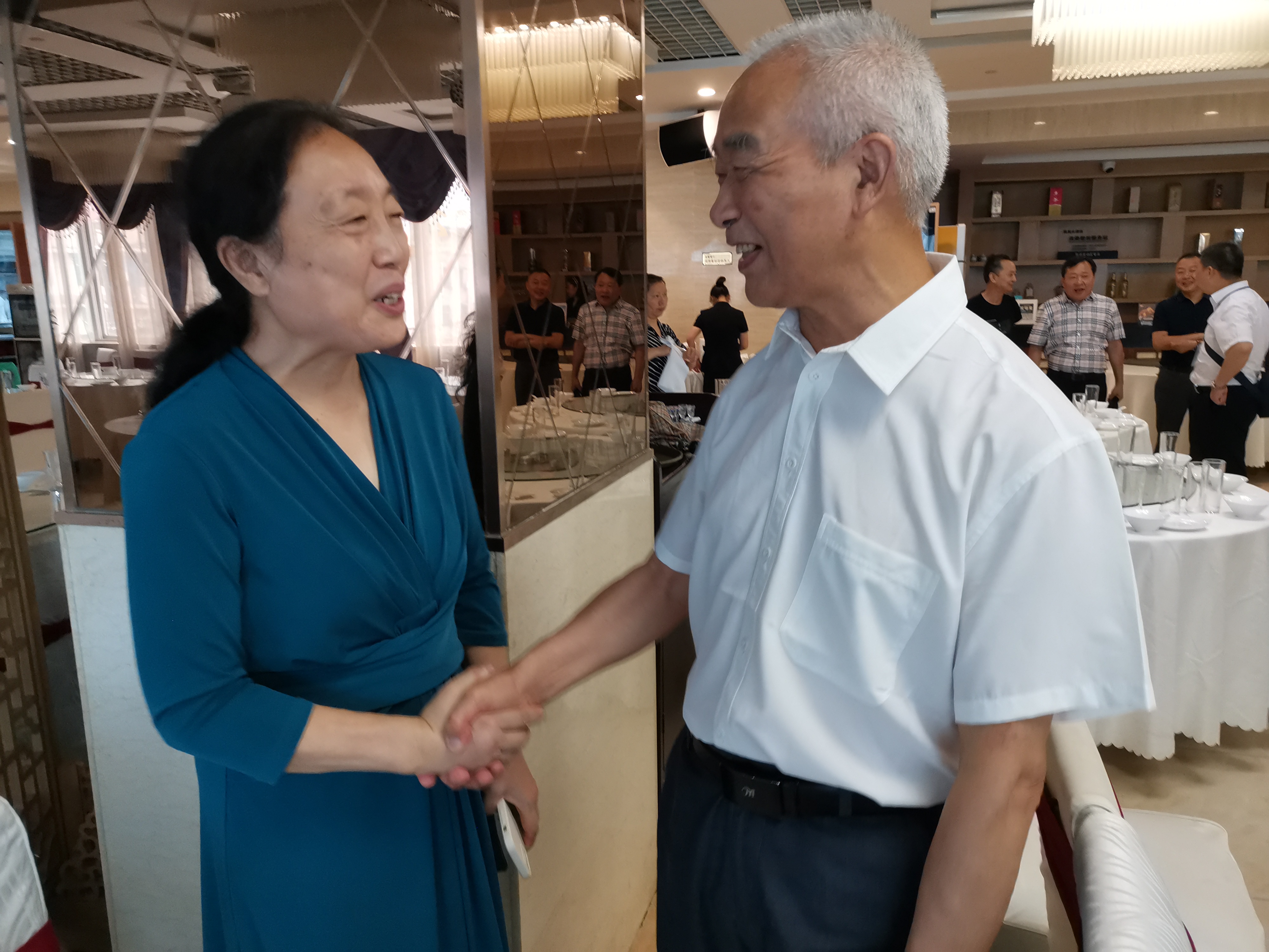 原鐵道兵五師、六師在蓉部分戰(zhàn)友慶“八一”聯(lián)誼會場面好感人