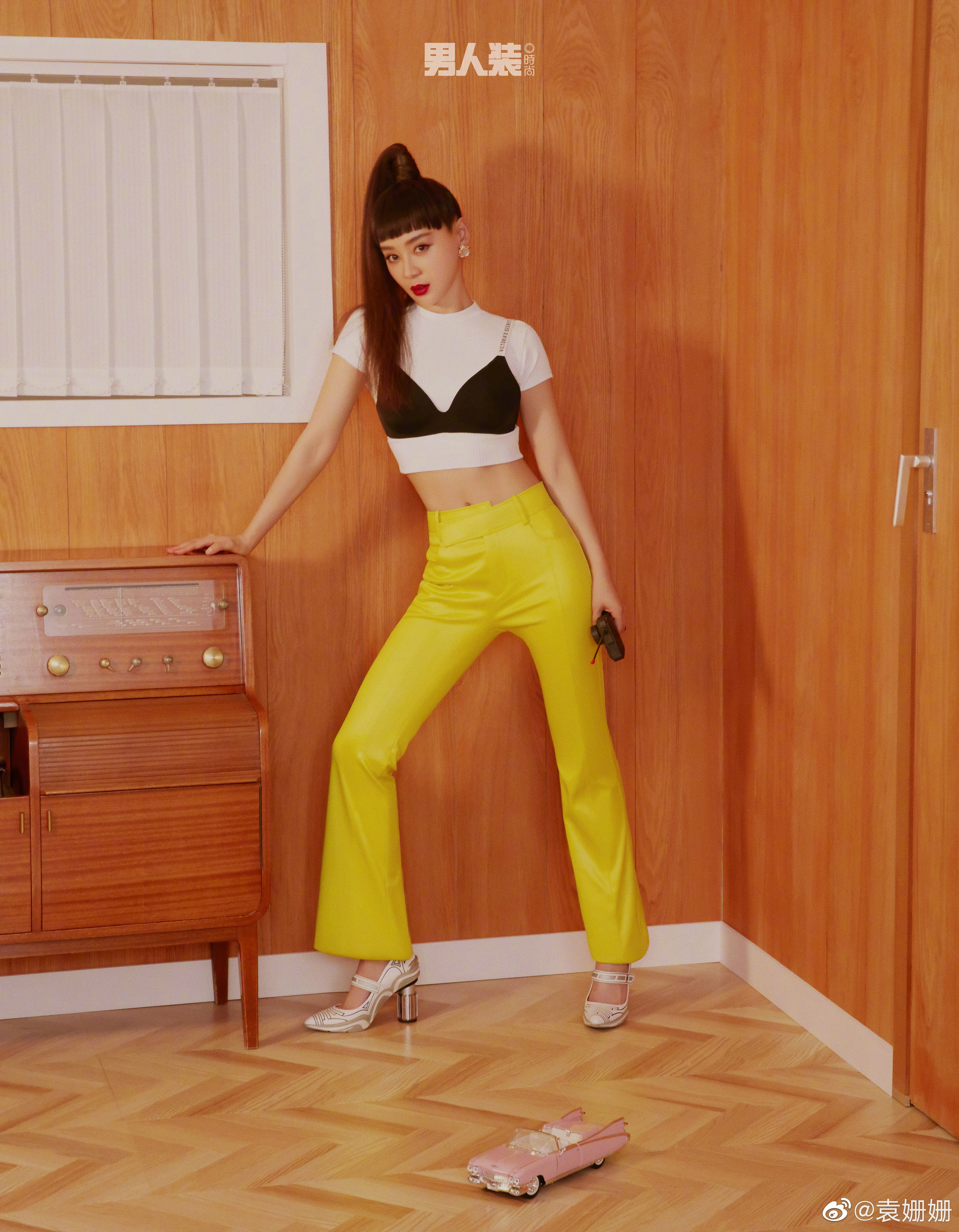 袁姗姗:《男人装》十月刊封面女郎,造型时尚,性感惊艳