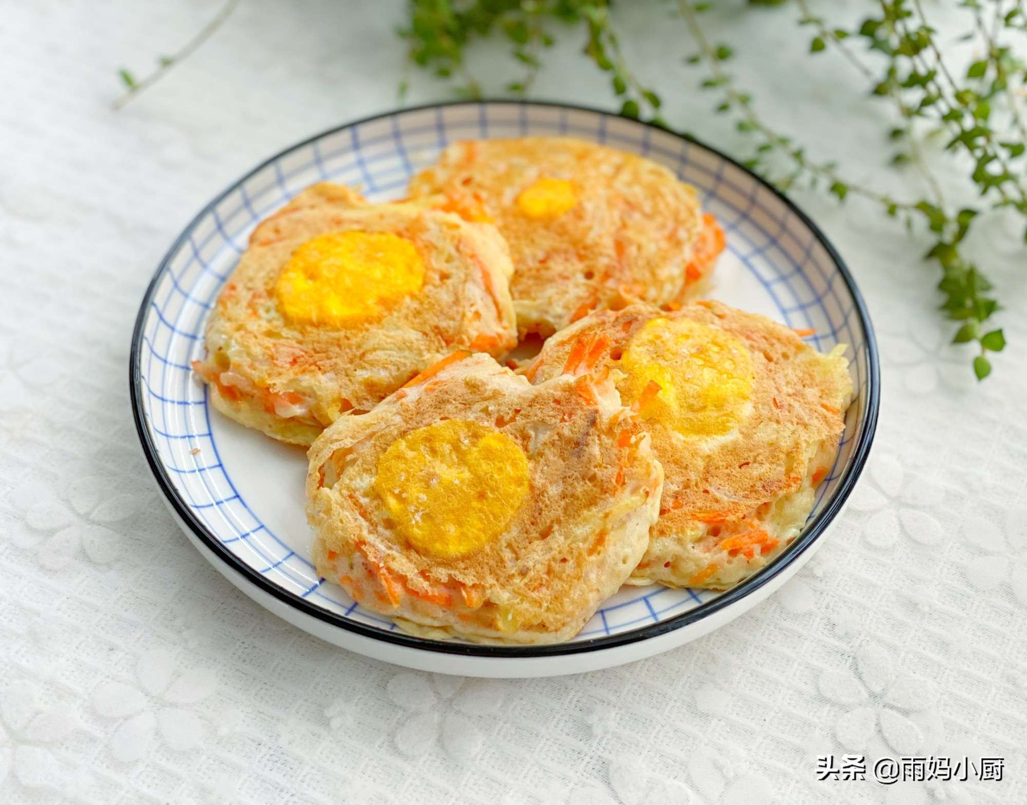 10分鐘快手窩蛋餅，金黃誘人又美味，用來當早餐營養加倍