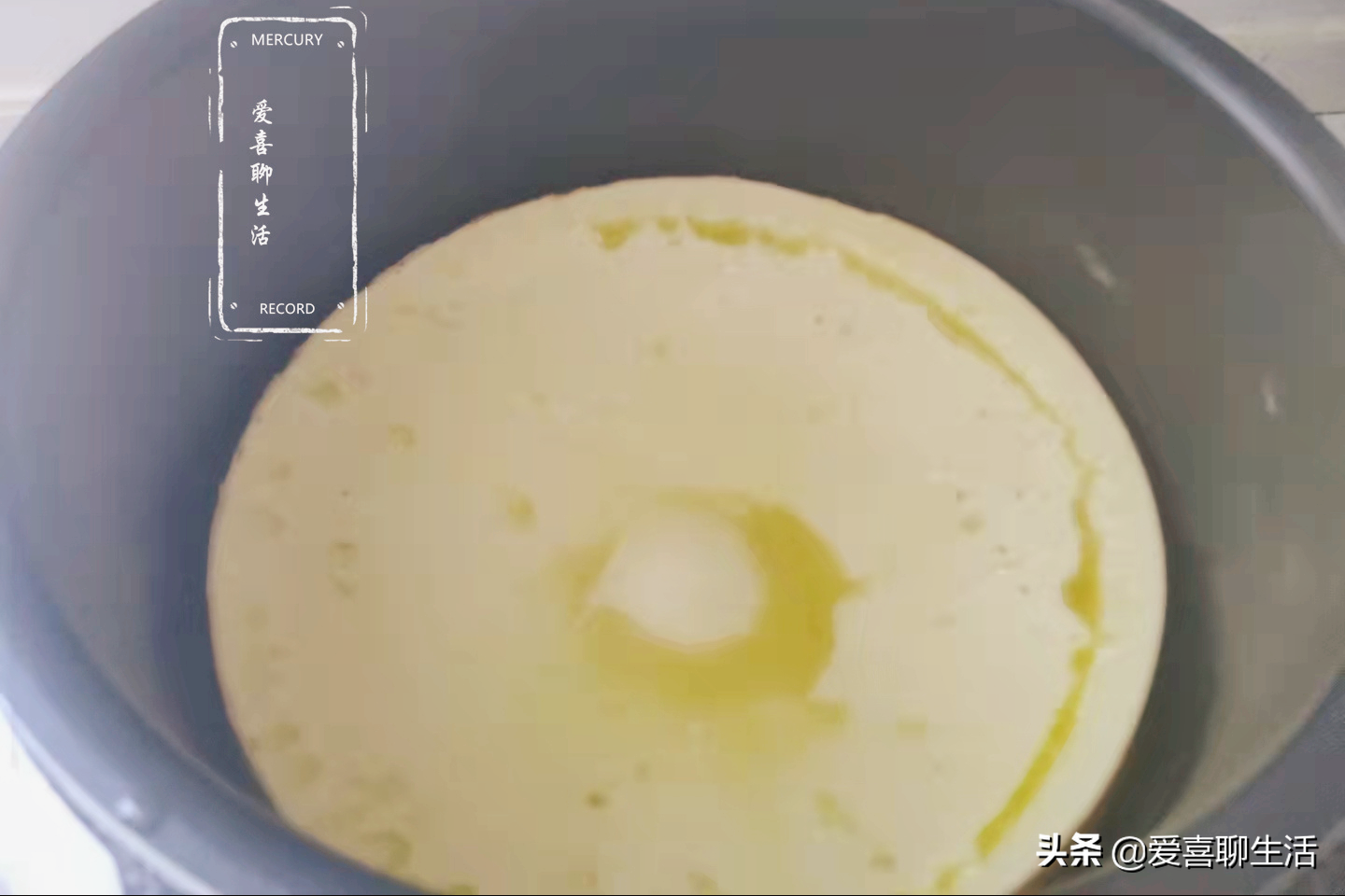 跟黄磊做电饭煲蛋糕，无需烤箱也不用打蛋器，出锅蓬松暄软又香甜