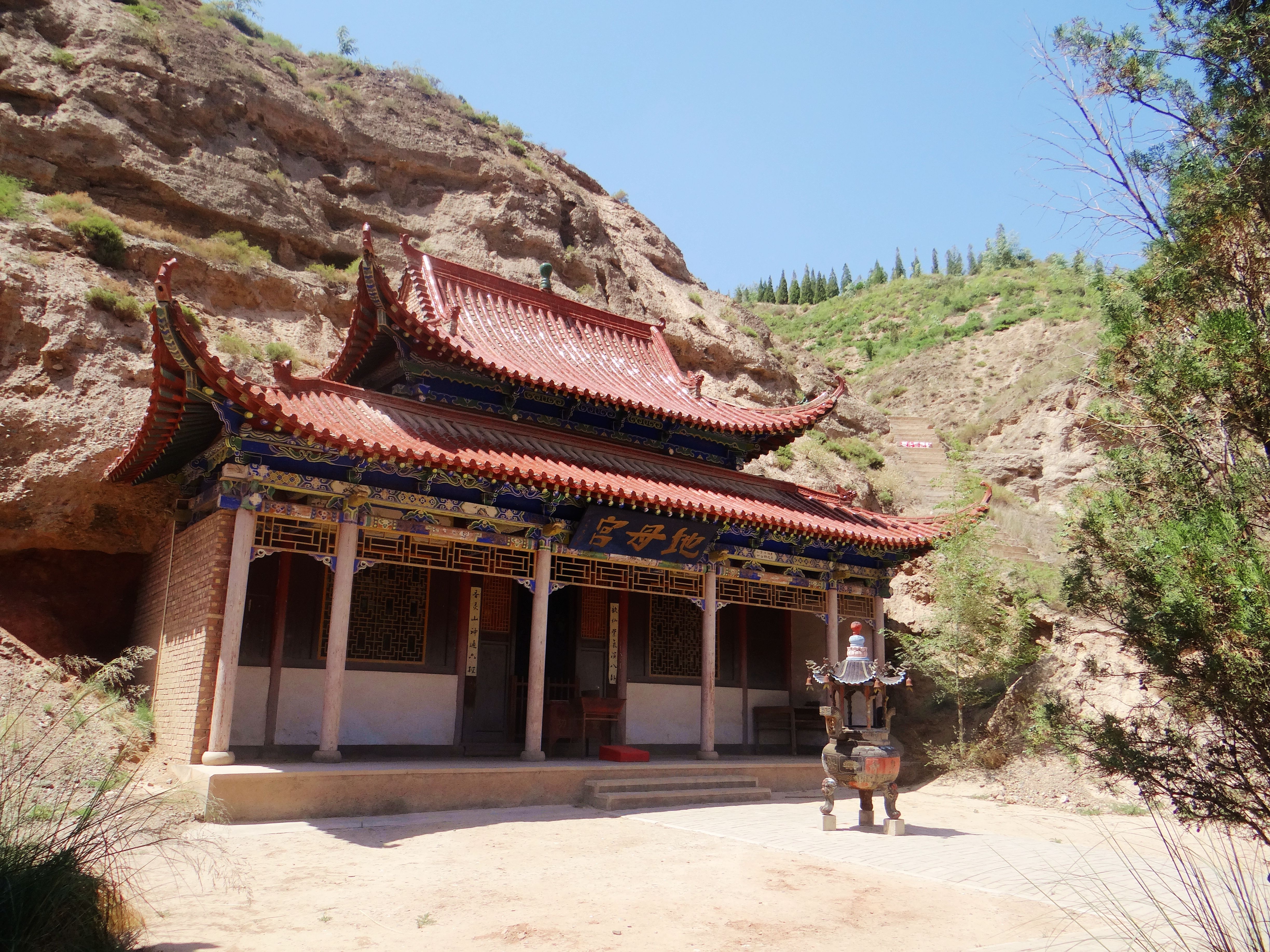 An ancient temple in the deep mountains of 1,400 years, 36 temples and grottoes, a very spectacular scenery