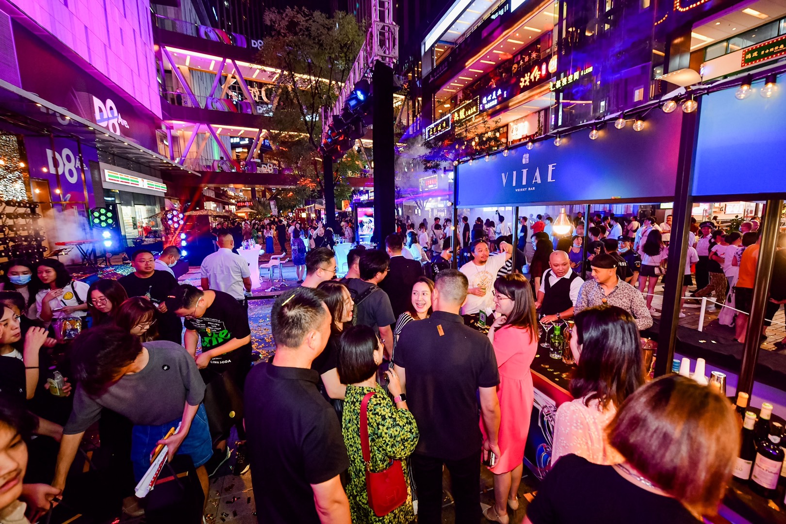 时代D8餐酒吧街正式开街 打造重庆微醺新地标