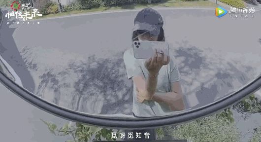 嗜爱如命的周迅，一直在爱里漂流