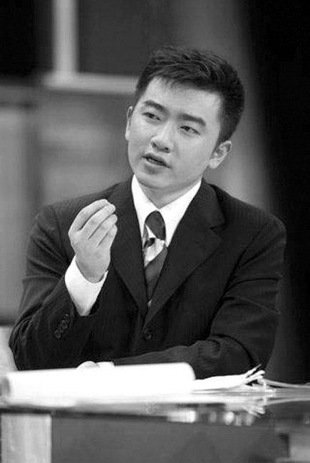 从CCTV的主持人到阶下囚，被传在监狱死亡，芮成钢到底经历了什么