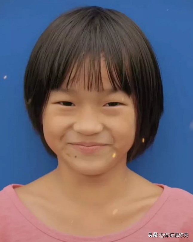 太可爱了！全红婵3年前照片曝光，巨星潜质凸显，看着像个男孩子