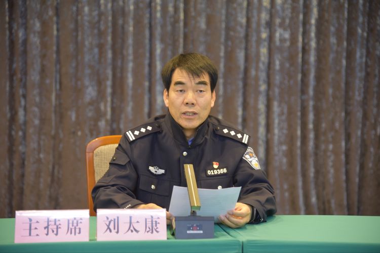 周至公安邀请全国人大代表、公安英模郝世玲为全警传经送宝交流共进