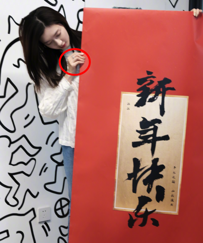 34岁江疏影空窗7年有新男友？晒照曝热恋细节，曾传与胡歌复合