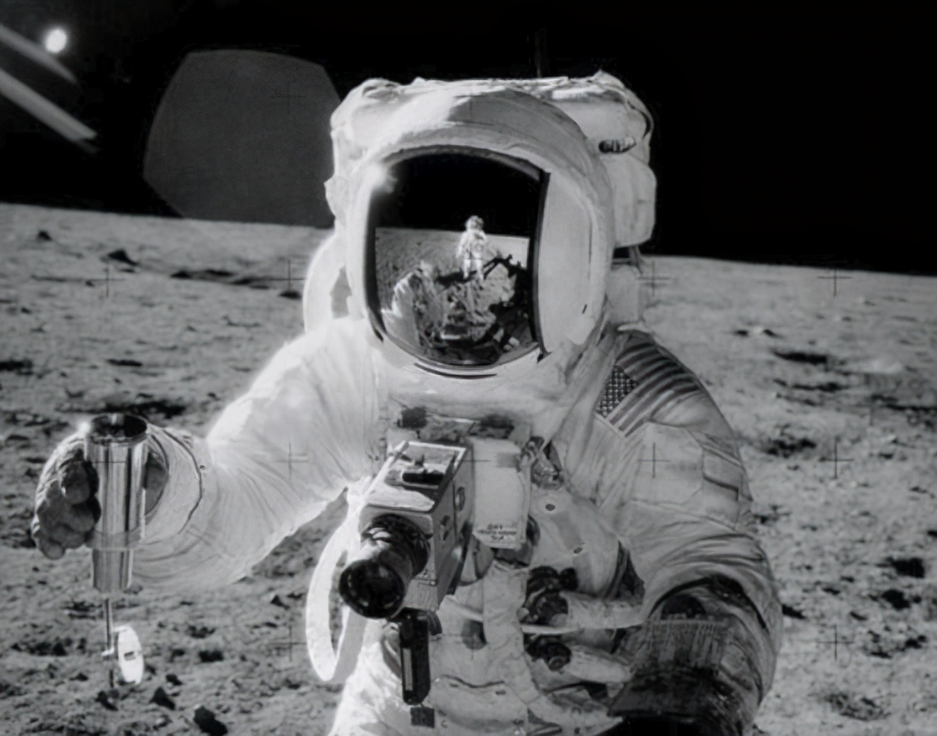曾拍摄人类首次登月的哈苏相机，与一加9系列达成了战略合作关系