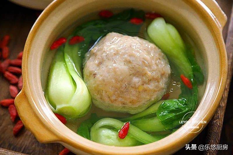 餐廳訂年夜飯，常點的一道大菜，不煎不炸，蒸熟就可以上桌