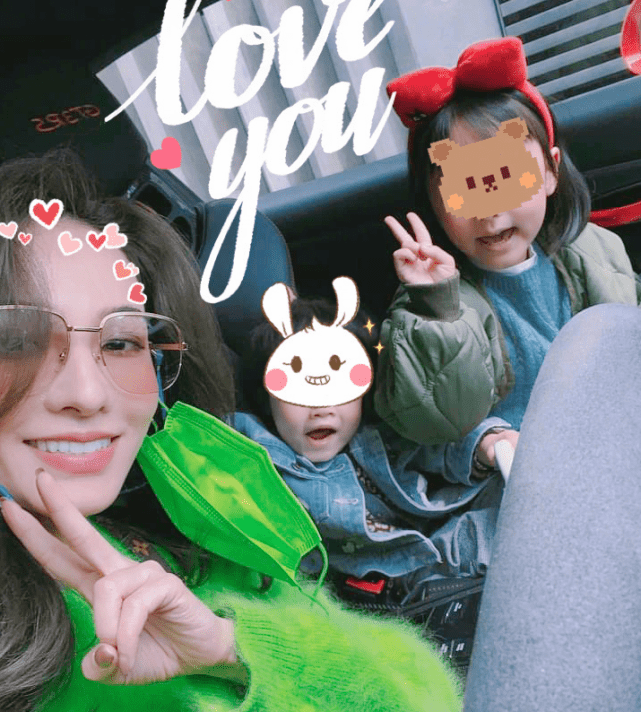 毫不在乎？欧弟刚刚才官宣离婚，郑云灿就骑机