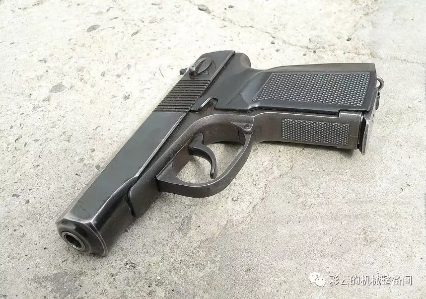 《逃离塔科夫》中的马卡洛夫PM手枪，在我国曾是飞行员配枪