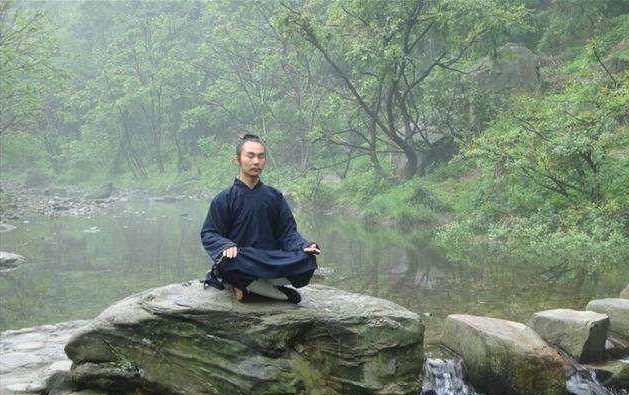 他生于清初死于民国，娶24个老婆，200岁时还到处