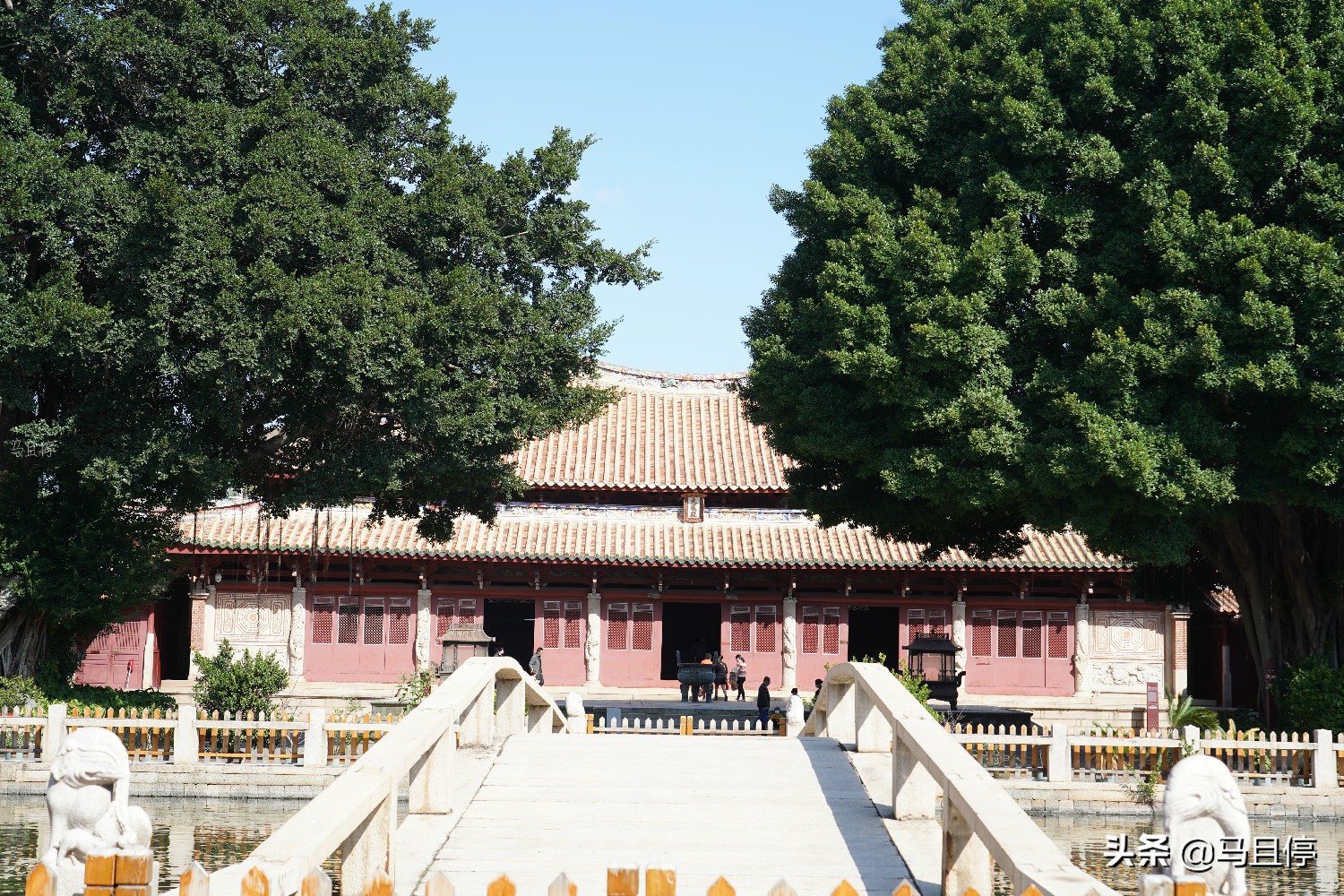 福建泉州有條特別的老街，藏有三種不同宗教寺院，千年來相安無事