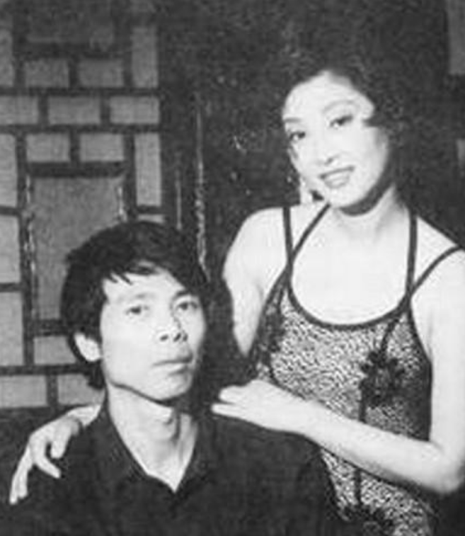 冯小刚：抛弃结婚15年的原配，40岁娶小10岁徐帆