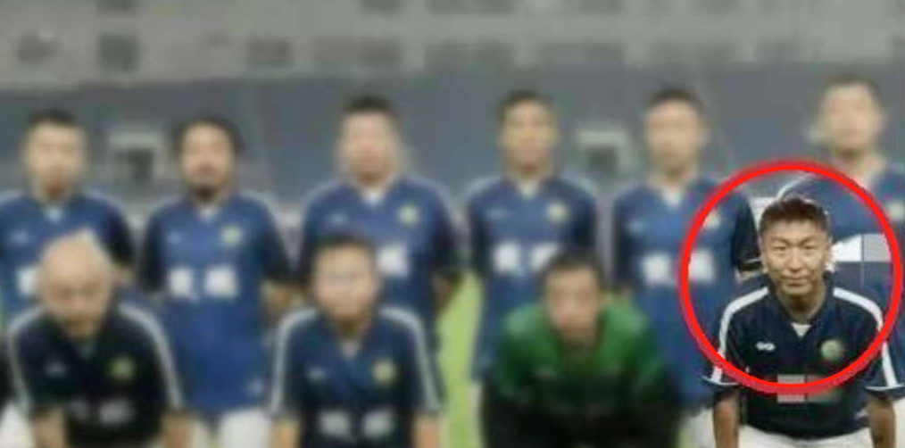 45岁陈羽凡近照罕曝光，身形消瘦脸色憔悴，退圈3年宛如路人