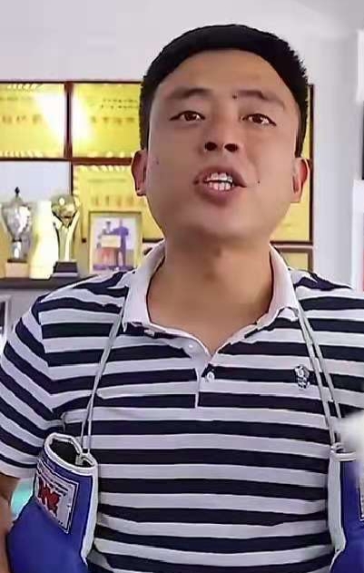 讲述铁山靠最新消息，不开播原因，名字后面的“靠家军”已去掉