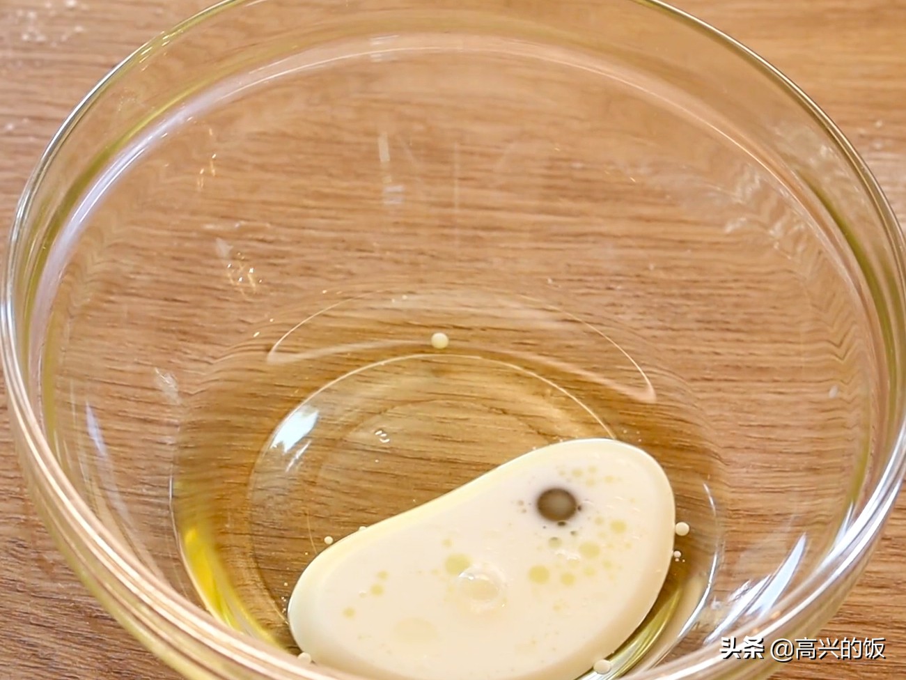 小蛋糕的添加劑多，別給娃吃了，4個雞蛋1碗麵，在家做出12個