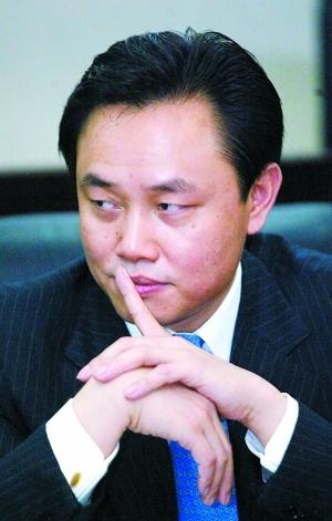 潮汕穷小伙，35岁成中国首富，入狱10年，身价200亿，凭啥